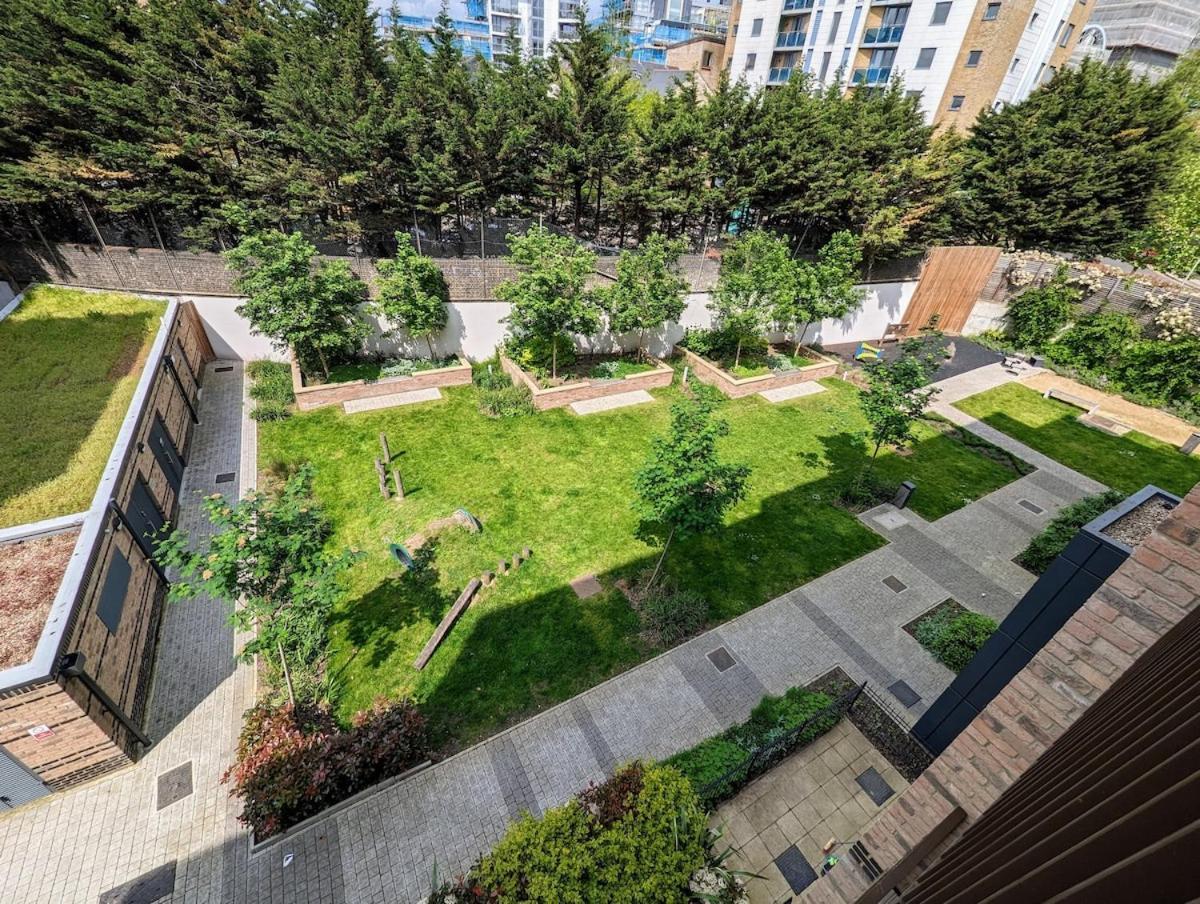 Apartment Surrey Quays Near Greenland Dock London